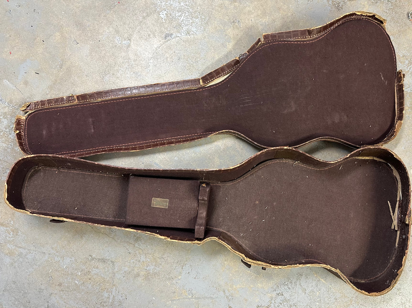 1950s Gibson L.P. Jr. soft "alligator "case - poor condition