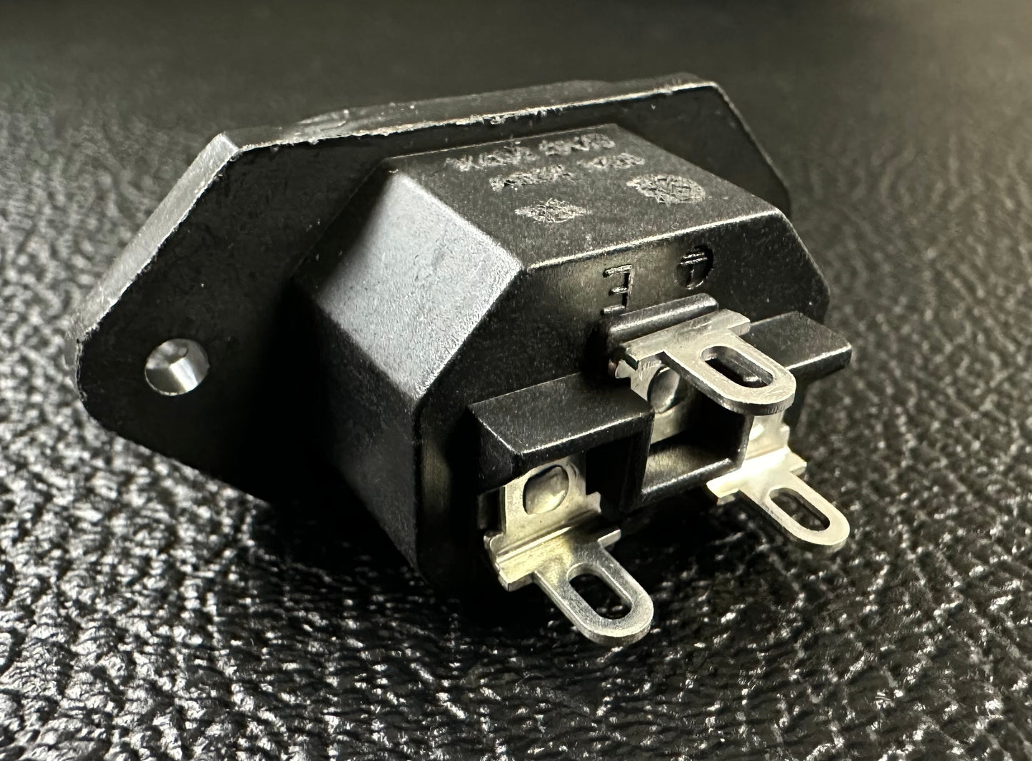 Switchcraft IEC - AC receptacle